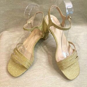 LE CHATEAU  Sz 39 Glitter Sparkly Strappy Low Heel Sandals New with Tag